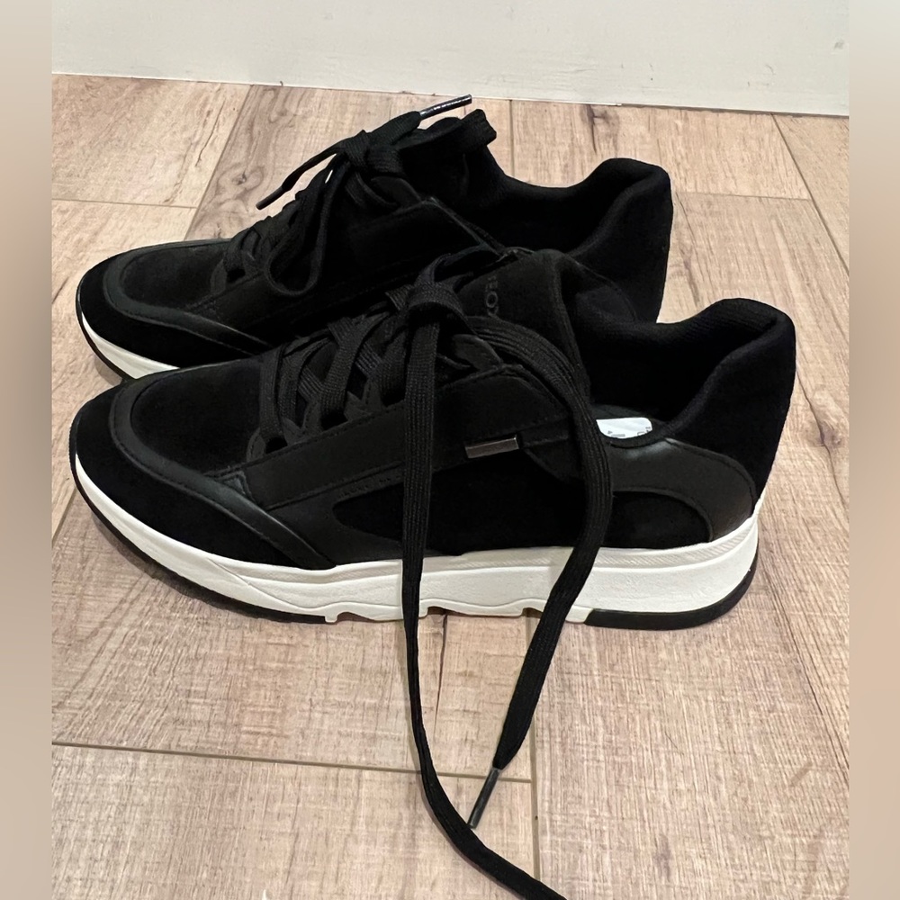 Geox sneakers, new without tags